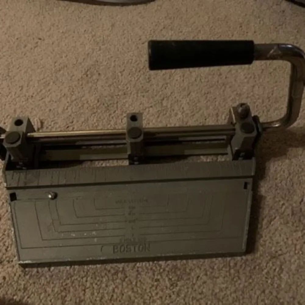 Boston Heavy Duty 3 Hole Punch